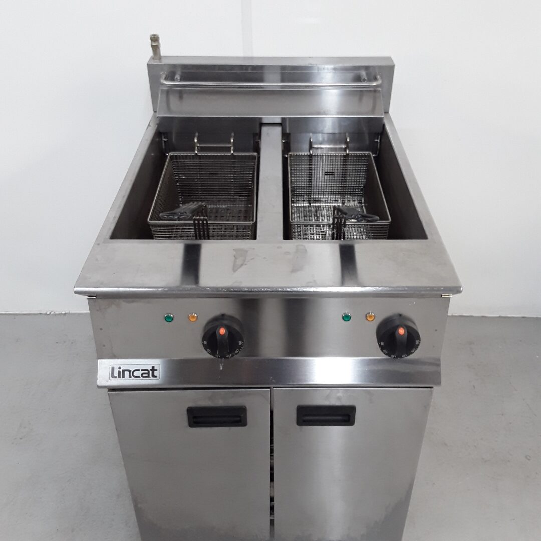 Used Lincat OE8113/OP/S Double Fryer 30 L 60cmW x 80cmD x 90cmH