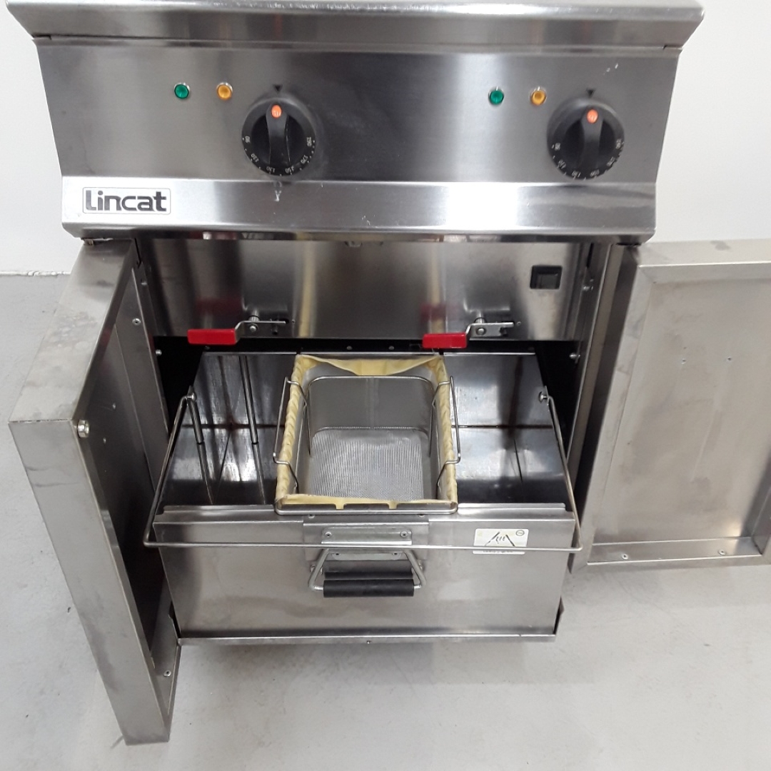 Used Lincat OE8113/OP/S Double Fryer 30 L 60cmW x 80cmD x 90cmH