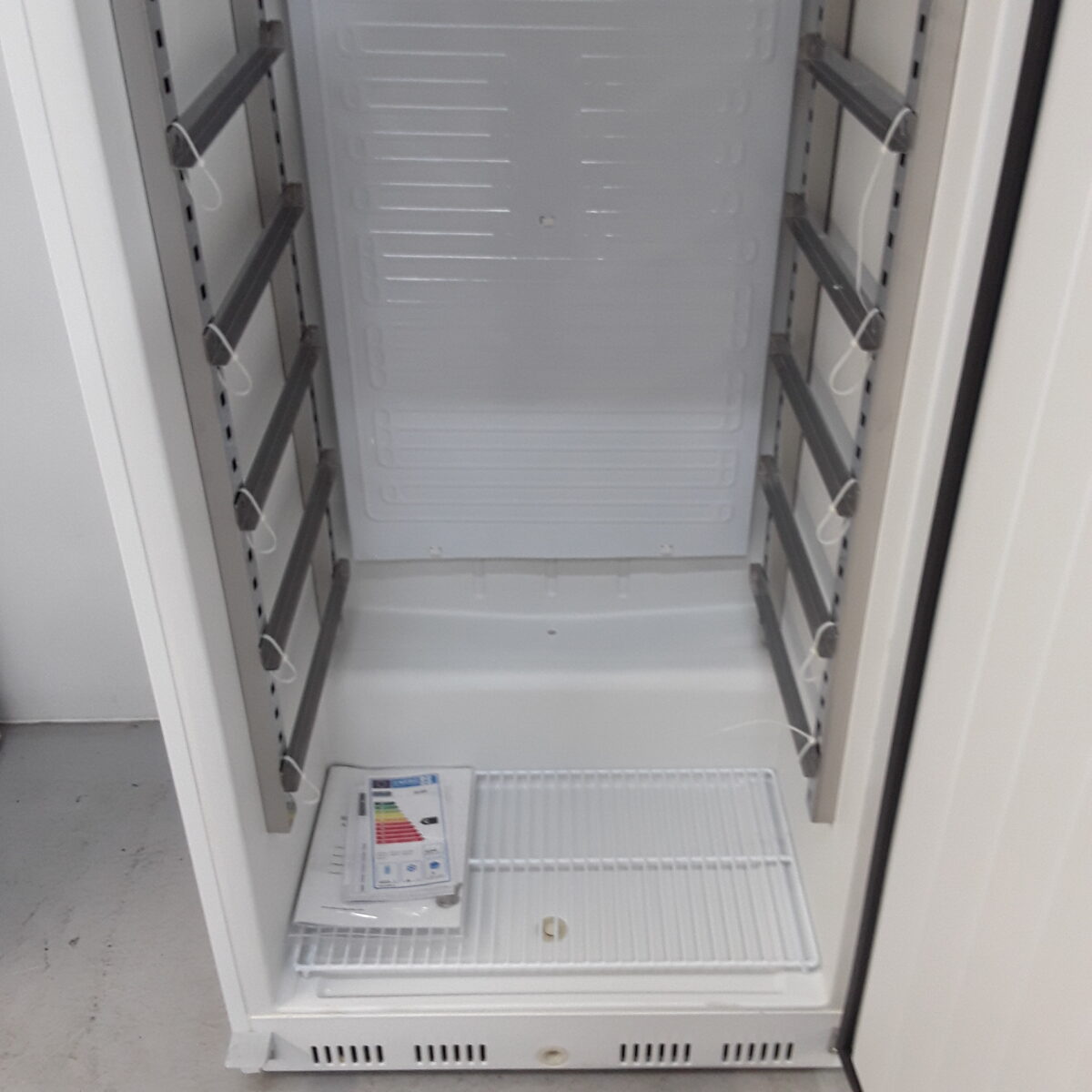 New B Grade Polar GL185 Single Door Patisserie Refrigerator White 522Ltr 78cmW x 72cmD x 172cmH