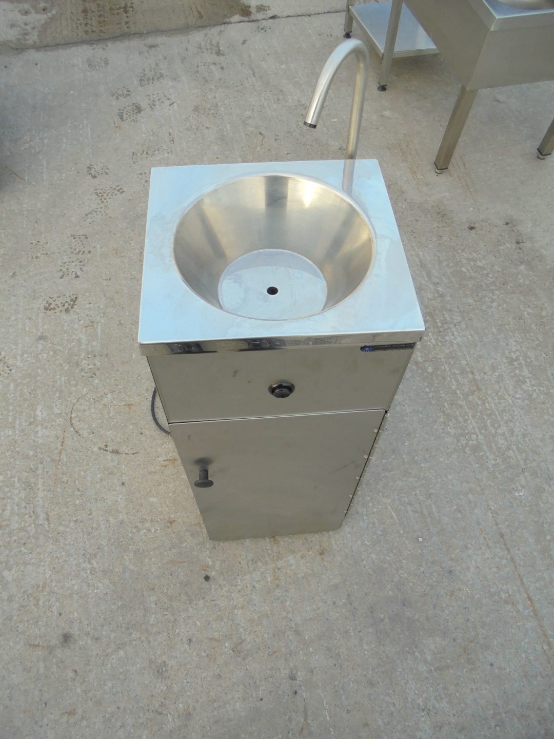 Used Odyssey 1000 Stainless Steel Mobile Heated Portable Hand Sink 32cmw X 33cmd X 83cmh