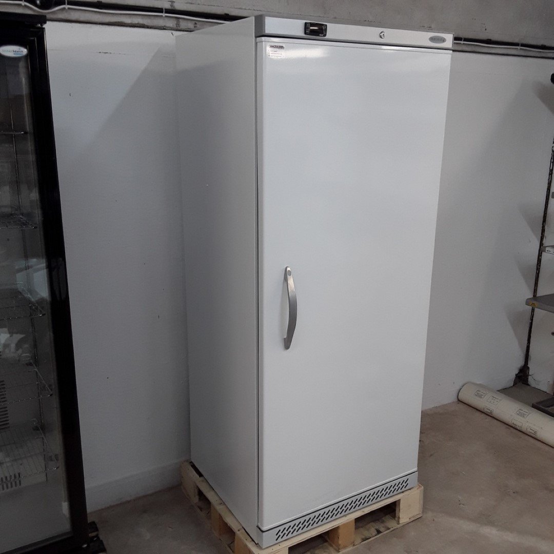 New B Grade Tefcold UF700V White Upright Freezer 78cmW x 71cmD x 187cmH